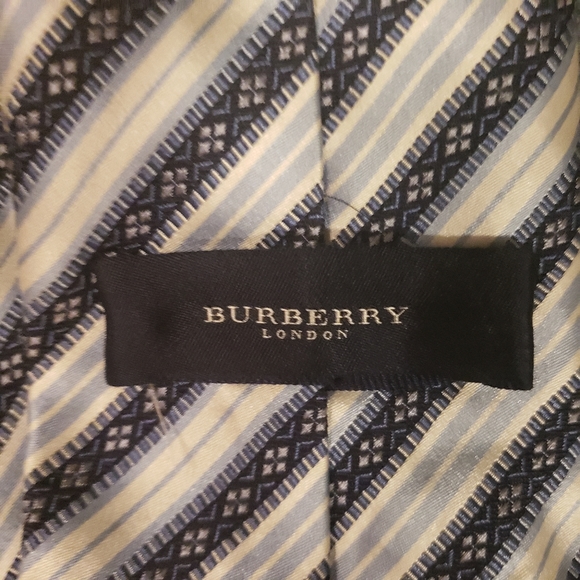 Burberry Tie - Picture 3 of 4
